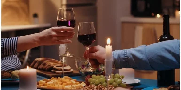 Jak usunąć wosk z krzesła - skuteczne sposoby na trudne plamy