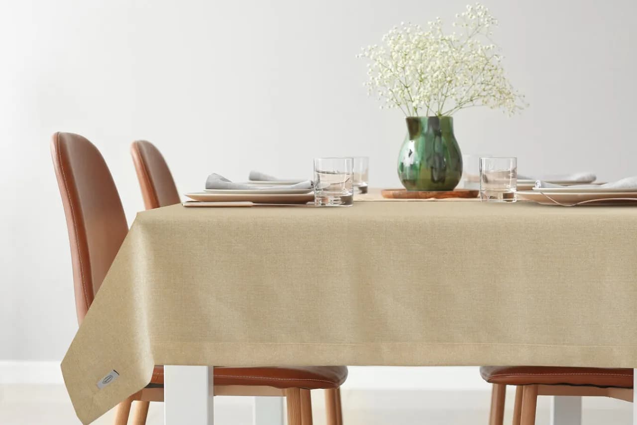 Czym przykryć stół w kuchni, aby uniknąć zniszczeń i poprawić wygląd?