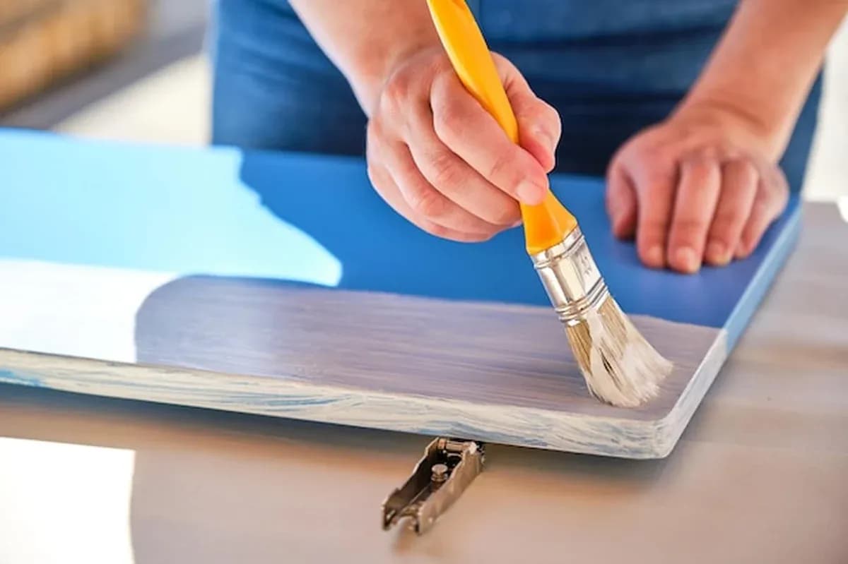 Jak pomalować szafkę z okleiny - proste kroki i najczęstsze błędy