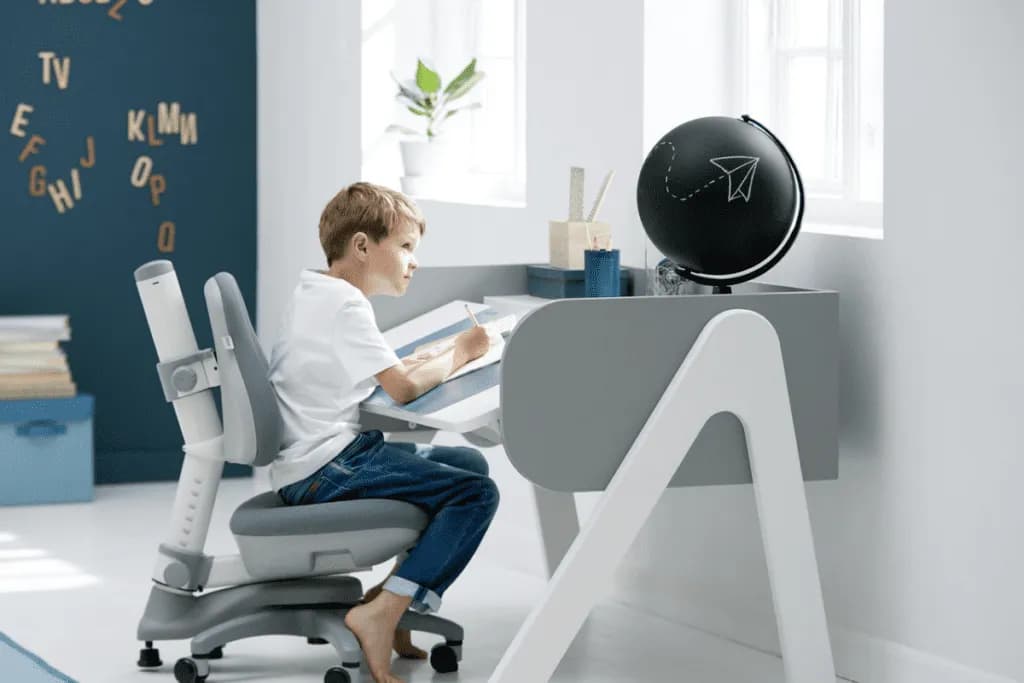 Jakie krzesło do biurka dla 5-latka zapewni komfort i bezpieczeństwo?